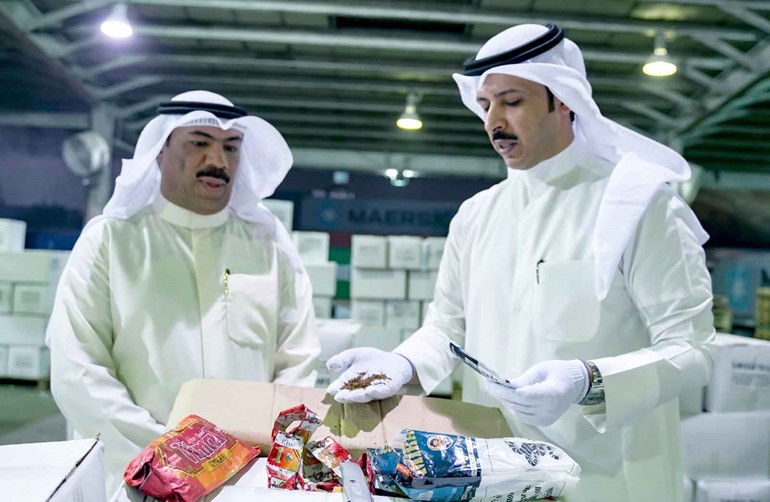 "جمارك الشويخ" تحبط محاولة تهريب نحو 400 الف حبة «تنباك»