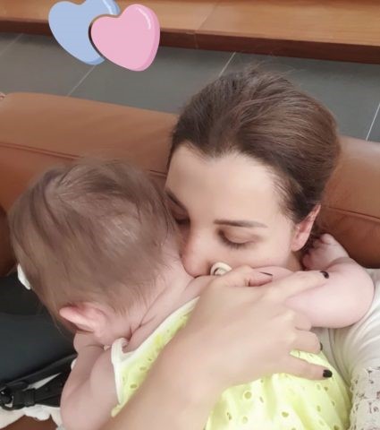 نانسي عجرم تنشر صورة لطفلتها الأصغر.. ومتابعون يشيدون بحنانها