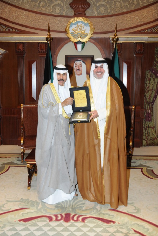 سمو ولي العهد مستقبلا الشاعر يوسف الشطي