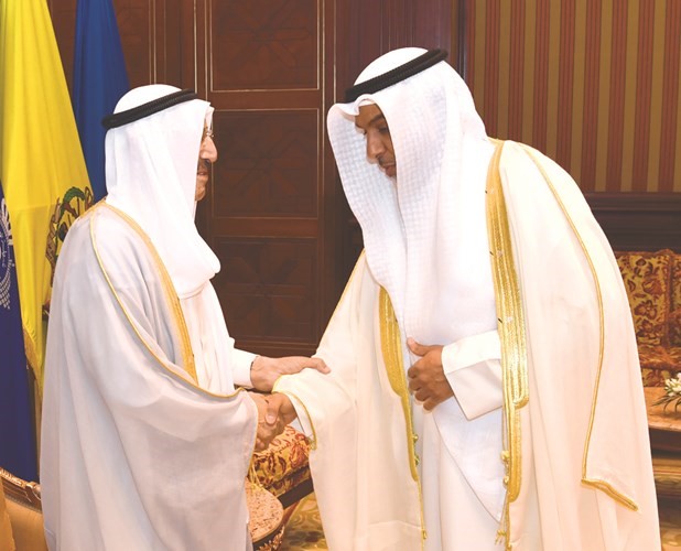 صاحب السمو مصافحا د.فهد الشعلة ﻿