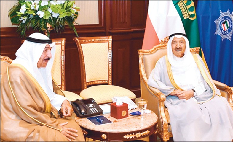 صاحب السمو الأمير الشيخ صباح الأحمد لدى استقباله الشيخ جابر العبدالله