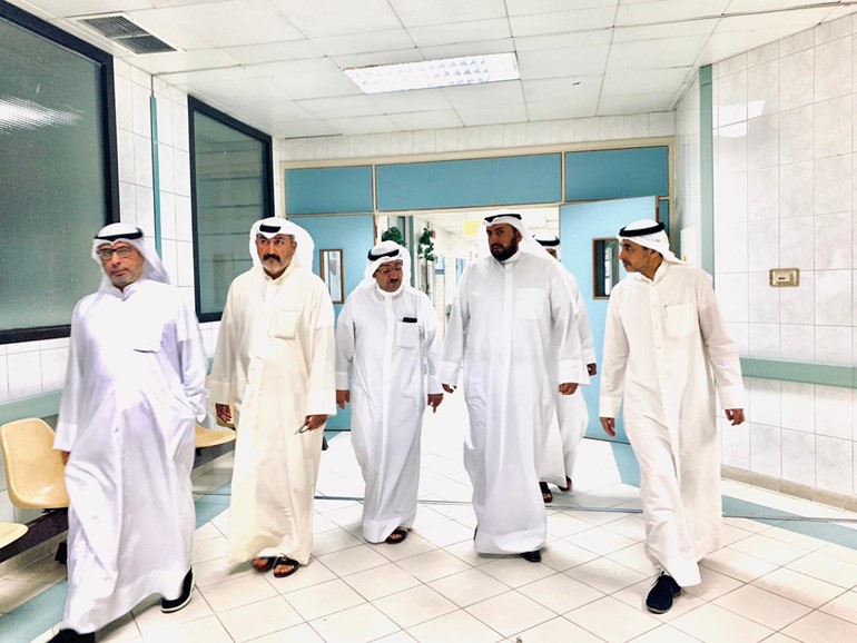 وزير الصحة تفقد مركز الفحيحيل التخصصي : رفع جودة الخدمات الصحية أولوية