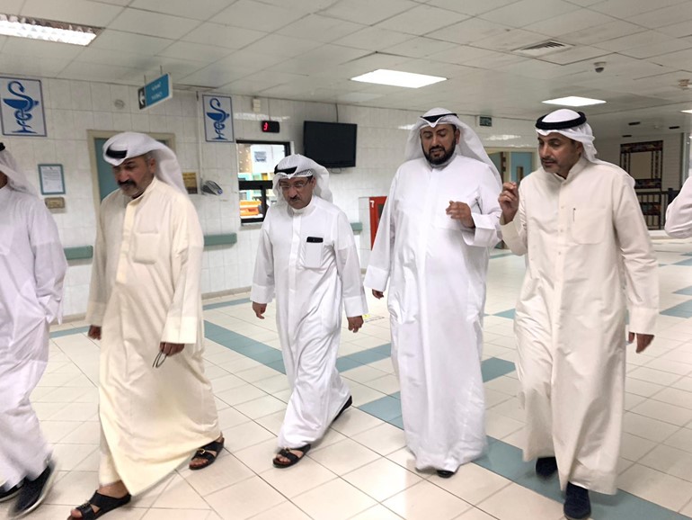 وزير الصحة تفقد مركز الفحيحيل التخصصي : رفع جودة الخدمات الصحية أولوية