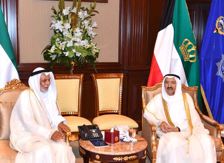 سمو الأمير مستقبلا رئيس المجلس الأعلى للقضاء ورئيس محكمة التمييز ورئيس المحكمة الدستورية المستشار يوسف المطاوعة