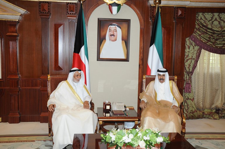 سمو ولي العهد الشيخ نواف الأحمد مستقبلا  رئيس المجلس الأعلى للقضاء ورئيس محكمة التمييز ورئيس المحكمة الدستورية المستشار يوسف جاسم المطاوعة