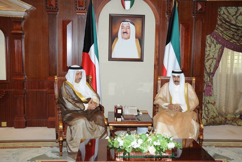   سمو ولي العهد الشيخ نواف الأحمد مستقبلا رئيس مجلس الوزراء الشيخ جابر المبارك