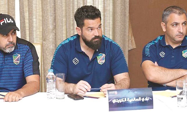 يوسف الجاسم متوسطا بدر الخالدي ودعيج الصالح﻿