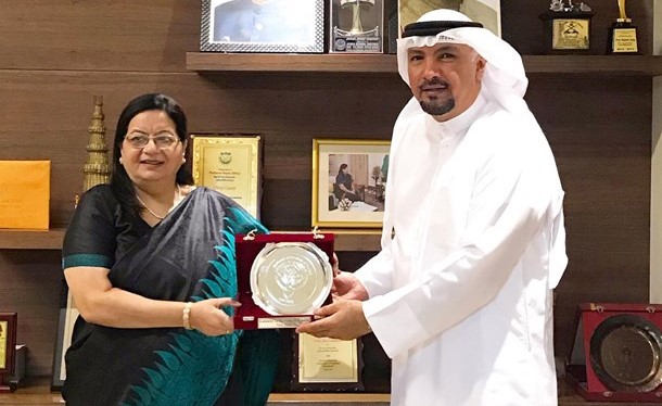 السفير جاسم الناجم مع نائبة رئيس الجامعة الملية الإسلامية نجمة أختر﻿
