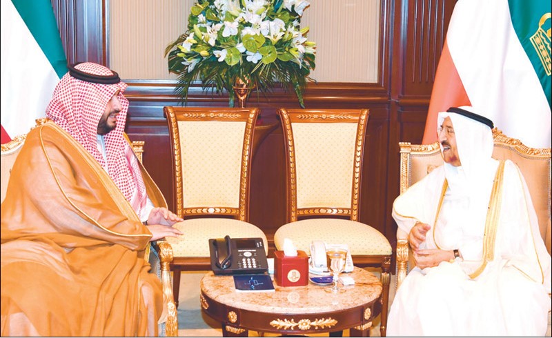 صاحب السمو الأمير الشيخ صباح الأحمد مستقبلا مبعوث خادم الحرمين الشريفين الملك سلمان بن عبدالعزيز صاحب السمو الملكي الأمير تركي بن محمد بن فهد