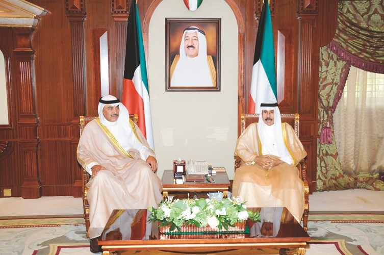 سمو ولي العهد الشيخ نواف الأحمد مستقبلا الشيخ صباح الخالد﻿