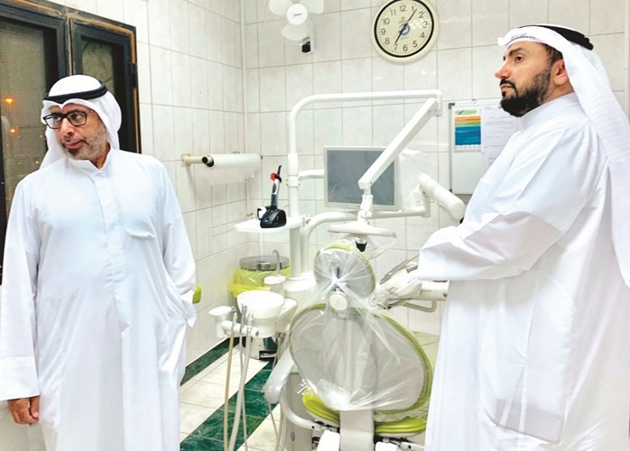 وزير الصحة مطلعا على استعدادات المركز﻿