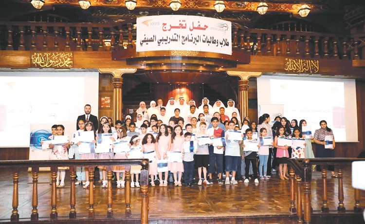 زهير المطوع وقيادات جمعية تقنية المعلومات ومجموعة من المكرمين	(زين علام)﻿