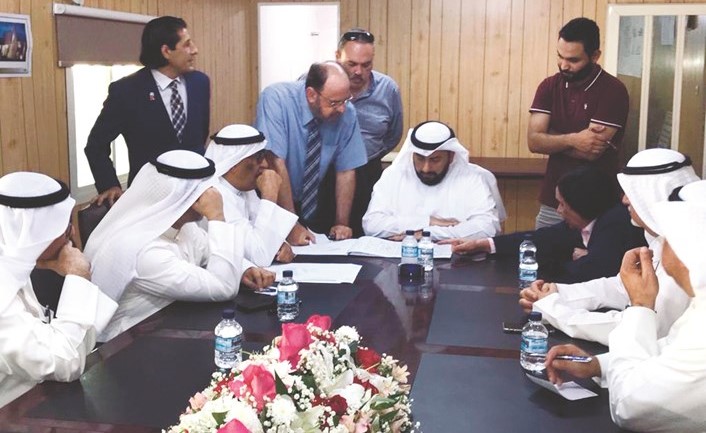 الشيخ د.باسل الصباح خلال زيارته مركز الفنطاس الصحي﻿
