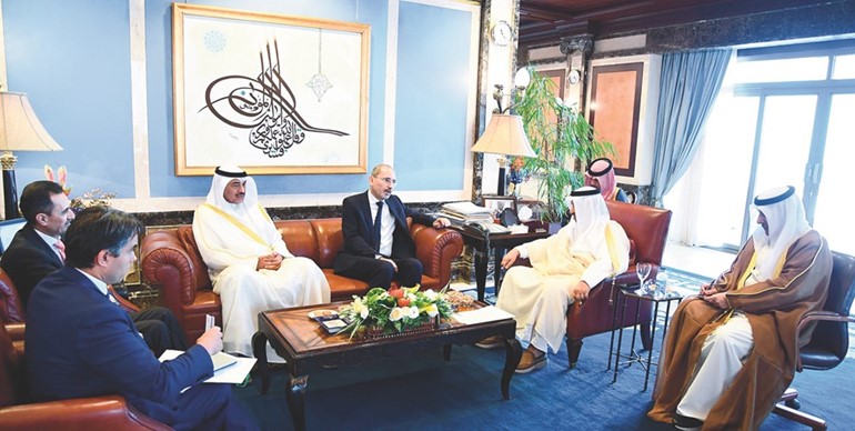 سمو رئيس الوزراء الشيخ جابر المبارك مستقبلا وزير خارجية الأردن﻿