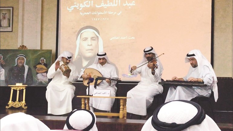 الفرقة الموسيقية خلال الامسية﻿