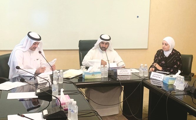 محمد الرقيب مترئسا اجتماع اللجنة ﻿