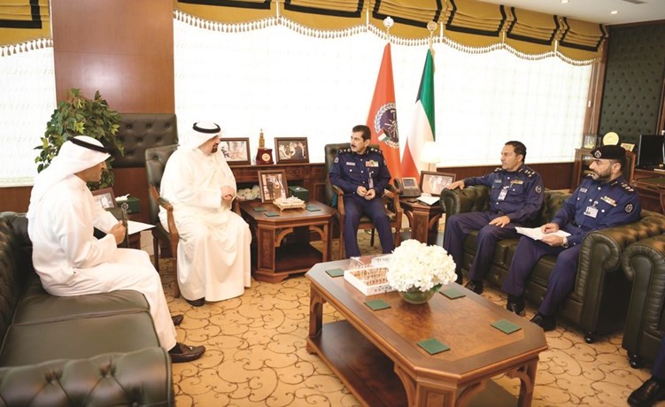 الفريق خالد المكراد مستقبلا جمال النصرالله وعيسى الهنيدي﻿