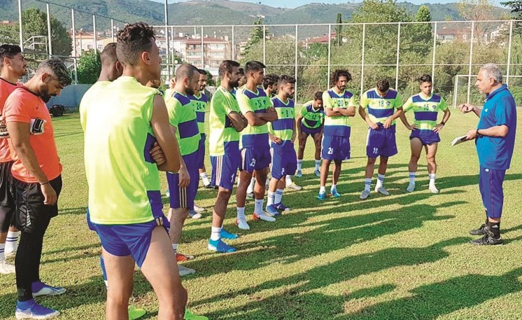 جانب من تدريبات فريق الشباب في معسكره بتركيا﻿