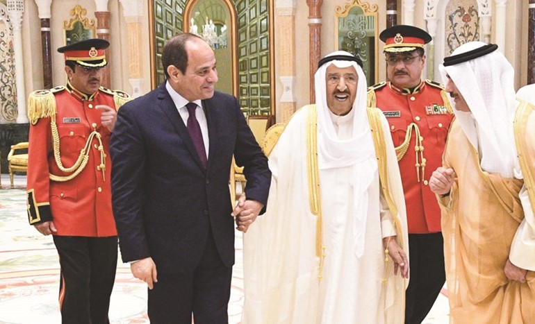 صاحب السمو الأمير والرئيس المصري خلال مأدبة الغداء ﻿