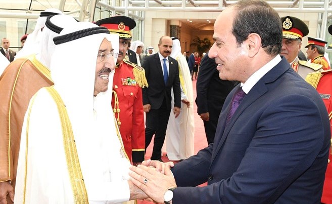 صاحب السمو الأمير الشيخ صباح الأحمد مودعا الرئيس المصري عبد الفتاح السيسي ﻿
