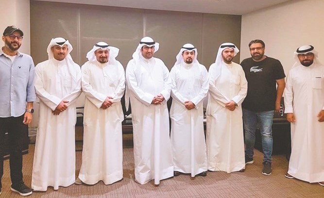 خالد الروضان متوسطا مسؤولي الطيران المدني ونقابة العاملين في الإدارة﻿