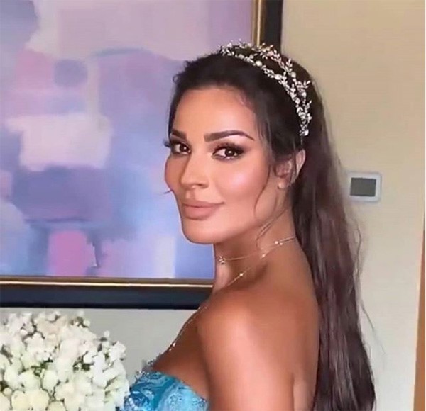 بالفيديو.. نادين نجيم أطلّت بالأزرق ورقصت مع العروس