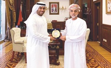 عثمان الباروت مع السفير د.علي بن أحمد العيسائي﻿