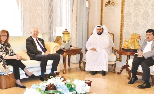 الشيخ د.باسل الصباح مستقبلا البارونة باتريشيا موريس والسفير البريطاني مايكل دافنبورت﻿
