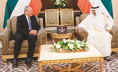 سمو نائب الأمير وولي العهد الشيخ نواف الأحمد مستقبلا النائب العام بجمهورية مصر العربية﻿
