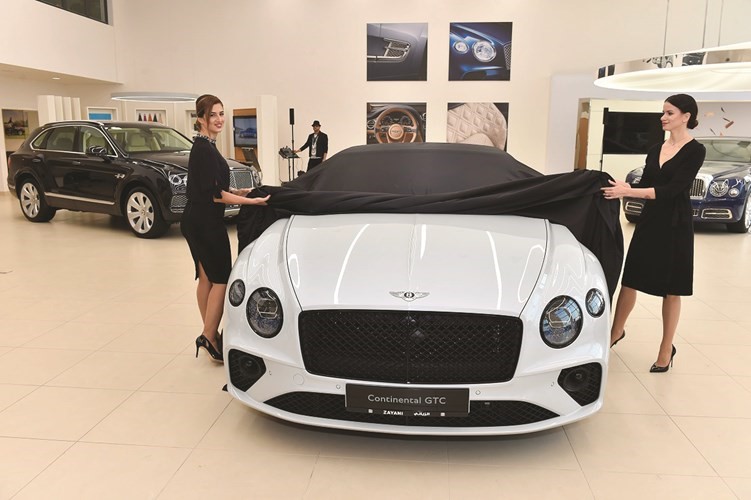 خلال إطلاق سيارة بنتلي Continental GT Convertible				 (متين غوزال)﻿