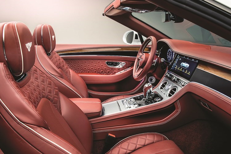 «الزياني» تكشف النقاب عن «Continental GT Convertible» الجديدة