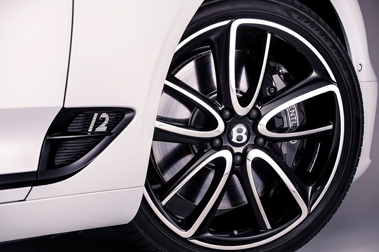 «الزياني» تكشف النقاب عن «Continental GT Convertible» الجديدة