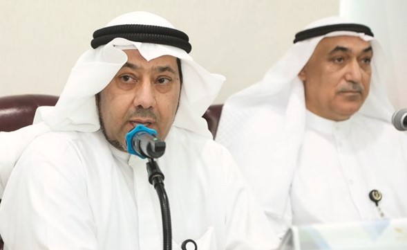 د.عبد الرزاق المحمود وم.مرزوق الشريفي خلال اللقاء التنويري﻿