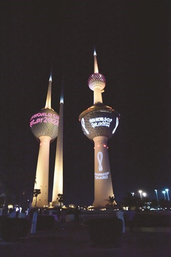 ﻿شعار مونديال قطر يزين أبراج الكويت	(أحمد عليريليش كومار)﻿