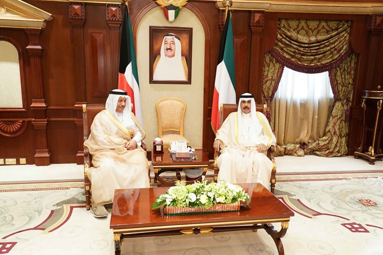 سمو نائب الأمير وولي العهد الشيخ نواف الأحمد مستقبلا رئيس الوزراء سمو الشيخ جابر المبارك