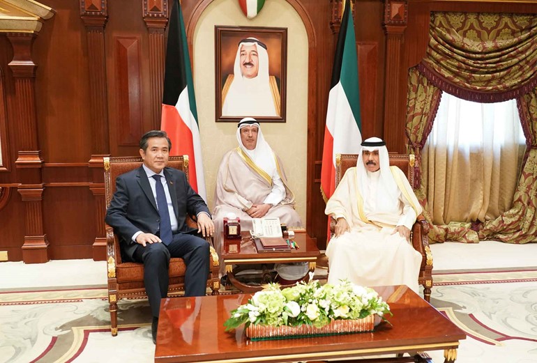 سمو نائب الأمير وولي العهد استقبل الغانم والمبارك وسفراء سريلانكا وهندوراس وكمبوديا  ووزراء