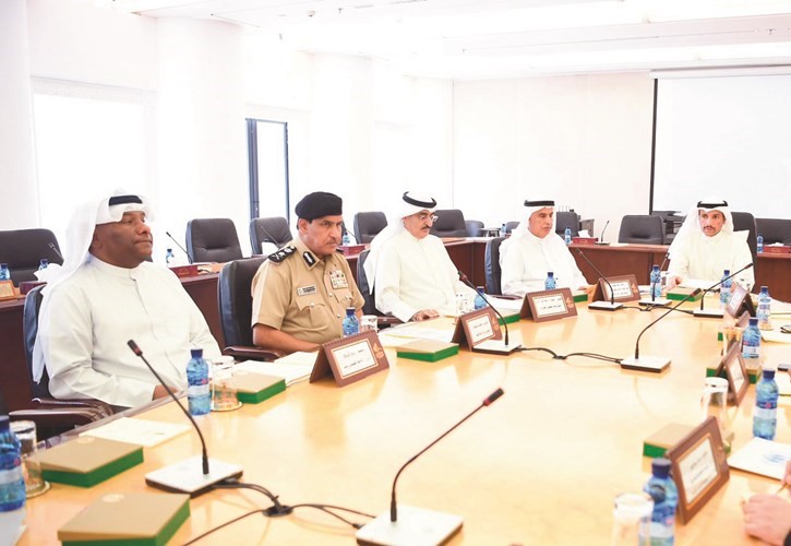 الرئيس مرزوق الغانم وصالح الفضالة وعبداللطيف الروضان والفريق عصام النهام﻿