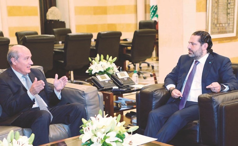 رئيس الوزراء سعد الحريري مستقبلا مدير عام شركة توتال الفرنسية في لبنان ريكاردو دار	(محمود الطويل)﻿