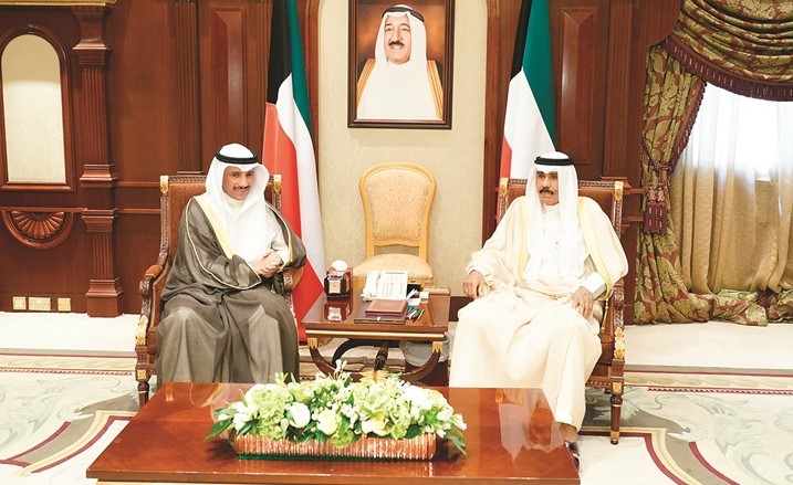 سمو نائب الأمير وولي العهد الشيخ نواف الأحمد مستقبلا رئيس مجلس الأمة مرزوق الغانم﻿