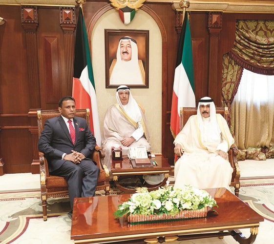 سمو نائب الأمير وولي العهد الشيخ نواف الأحمد مستقبلا سفير سريلانكا كانديبان بالاسوبرامانيام﻿