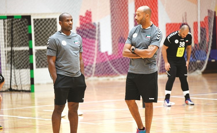 المدرب يرمي سيلا يتابع تدريبات المنتخب﻿