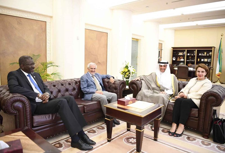 الغانم استقبل أمين عام الاتحاد الدولي لجمعيات الصليب الأحمر