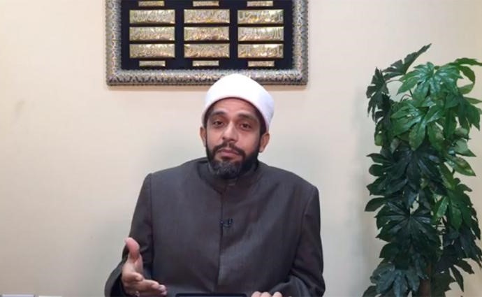 بالفيديو.. افتاء مصر: التمسح بمقامات الصالحين والأولياء من آل البيت تبرك وليس بدعة أو شرك