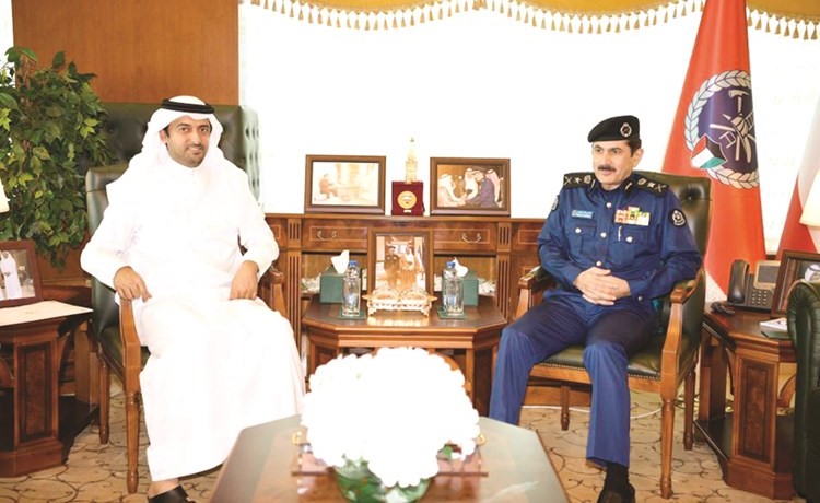الفريق المكراد خلال استقباله السفير بندر بن محمد العطية ﻿