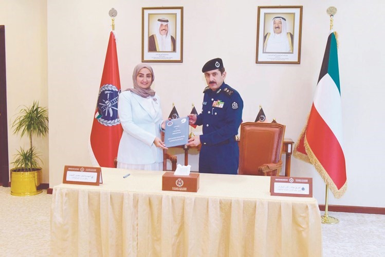 المكراد وم. خلود الشهاب خلال تسلم مذكرة التفاهم﻿