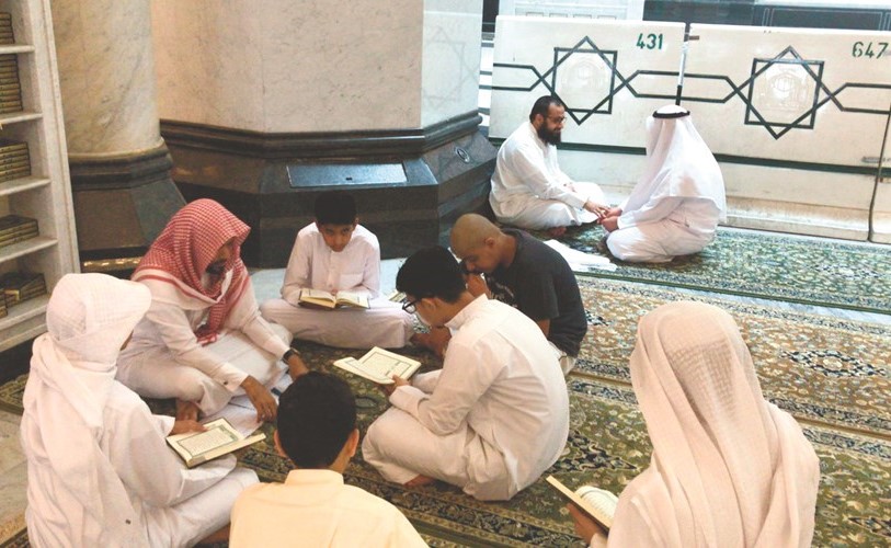 «إحياء التراث» نظمت رحلة إلى مكة لمجموعة من الشباب لحفظ كتاب الله