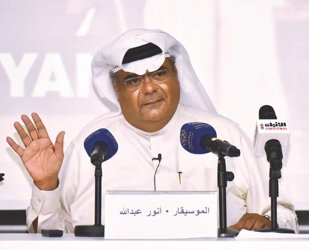 شيخ الملحنين أنور عبدالله متحدثا خلال الأمسية	(محمد هنداوي)﻿