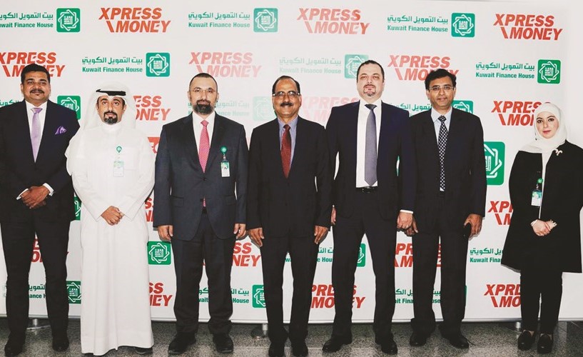صورة جماعية لمسؤولي بيتك وXpress Money﻿
