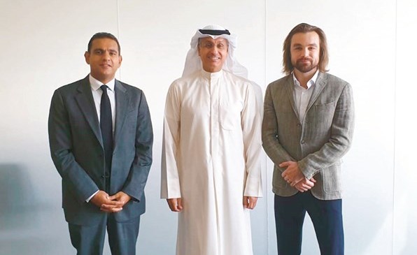 طارق المزرم مستقبلا بنجامان أمبن ومحمد مجاهد﻿