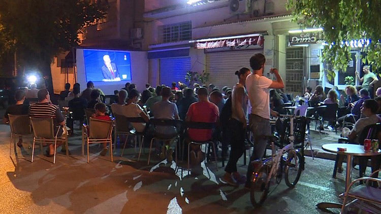 تونسيون يتابعون في حيرة المناظرات التلفزيونية بحثا عن مرشح يقنعهم